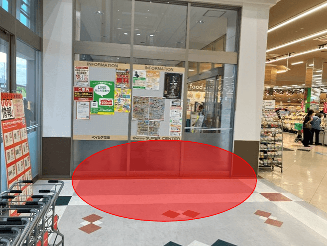 エスカレーター前スペース 販促プロモーションに最適なスーパー店内催事イベントスペース