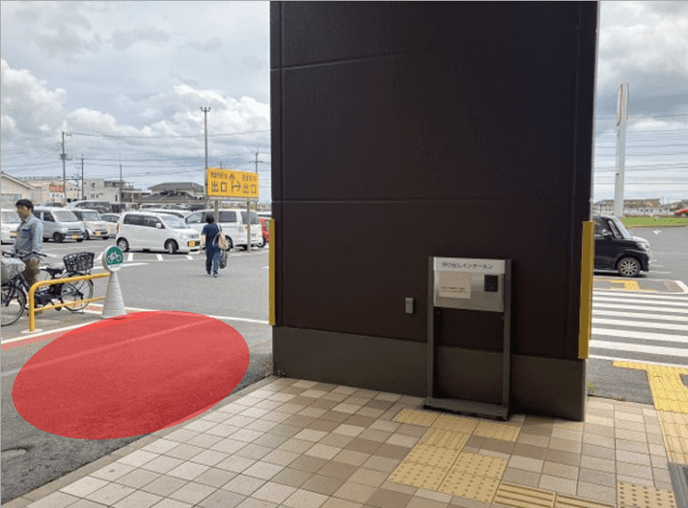 食品側入口前スペース 販促プロモーションに最適な屋外催事イベントスペース