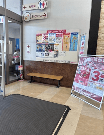 衣料入口前スペース 販促プロモーションに最適なスーパー店内催事イベントスペース