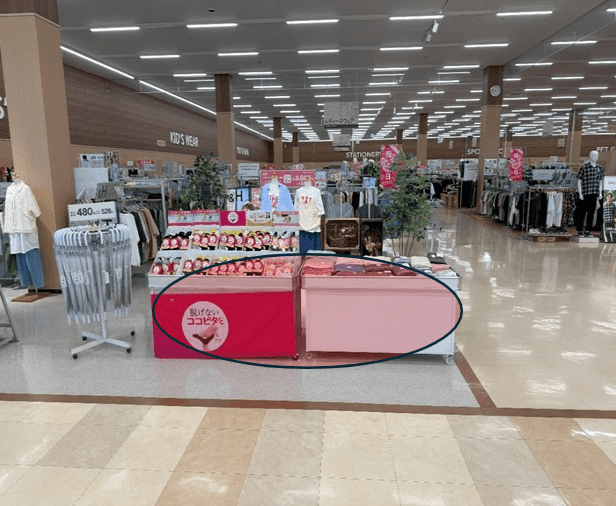 衣料側入口横スペース 販促プロモーションに最適なスーパー店内催事イベントスペース