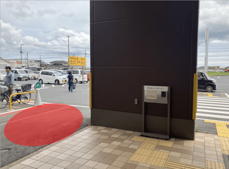 食品側入口前スペース 販促プロモーションに最適な屋外催事イベントスペース