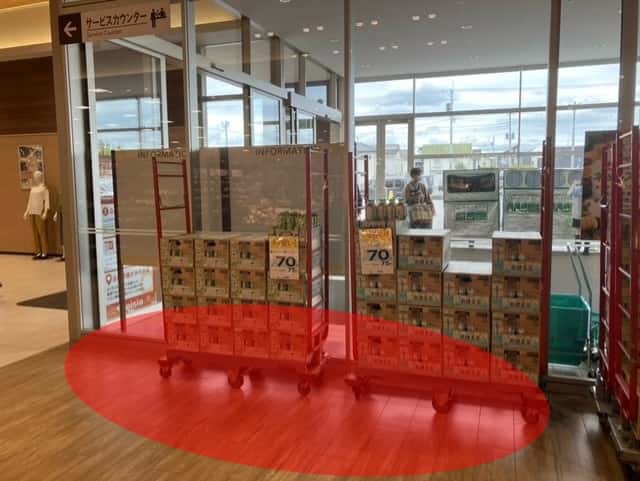 各種プロモーションや食物販に最適な入り口ガラス面催事イベントスペース