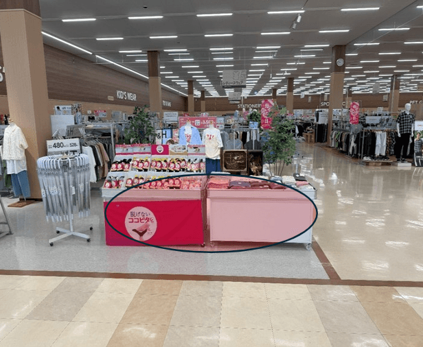 衣料側入口横スペース 販促プロモーションに最適なスーパー店内催事イベントスペース
